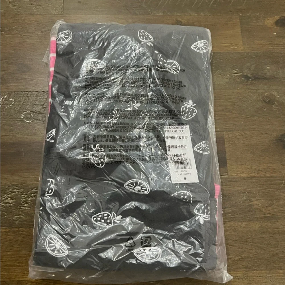 Old Navy 3 pack fitted strappy tank tops for girls. Pink, black and white